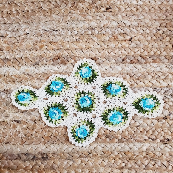 Vintage vtg Handmade white blue green doily - Picture 2 of 11